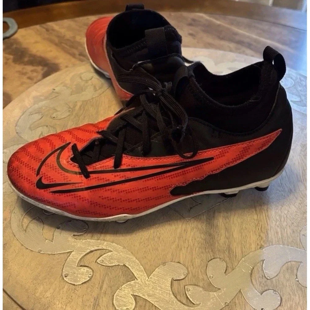 Nike Phantom GX Elite Cleats Size‎ 4 Youth